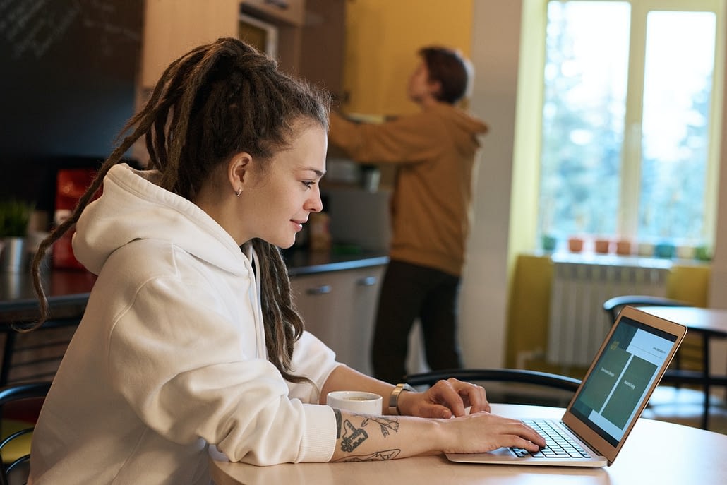 como fazer gestao trabalho remoto vantagens e desvantagens